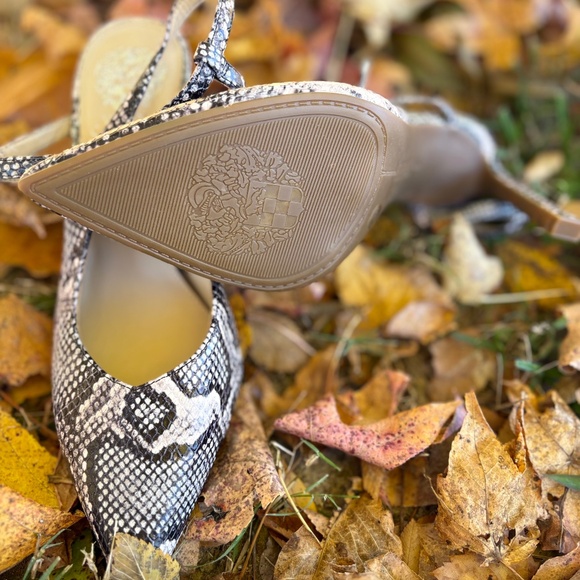 NWOT-Vince Camuto Snakeskin Print Strappy Heels, 9 1/2 - Picture 6 of 9